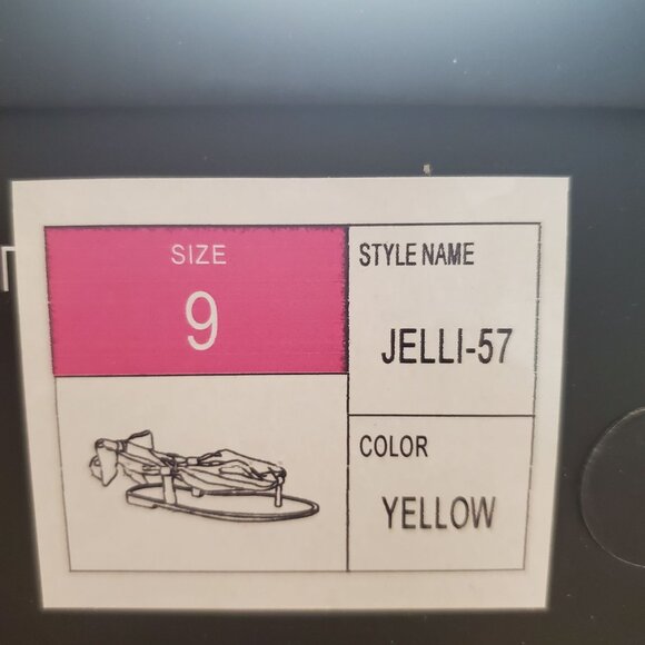 Liliana womens Flat Sandals Neon Yellow Color flat strappy Size 9 New with box - Picture 13 of 13